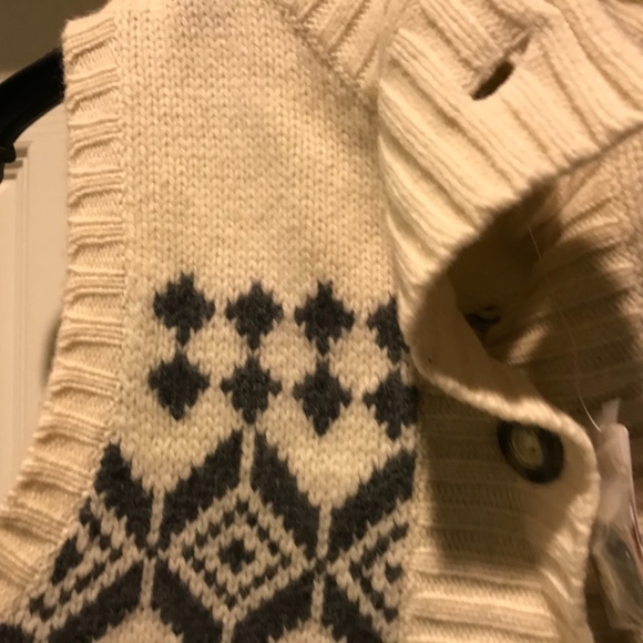 Banana republic sweater vest, medium to heavy weight, button front, new with tag - Picture 5 of 13